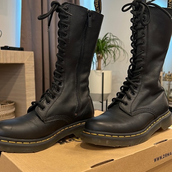 Doc Martin boots - Picture 4 of 11
